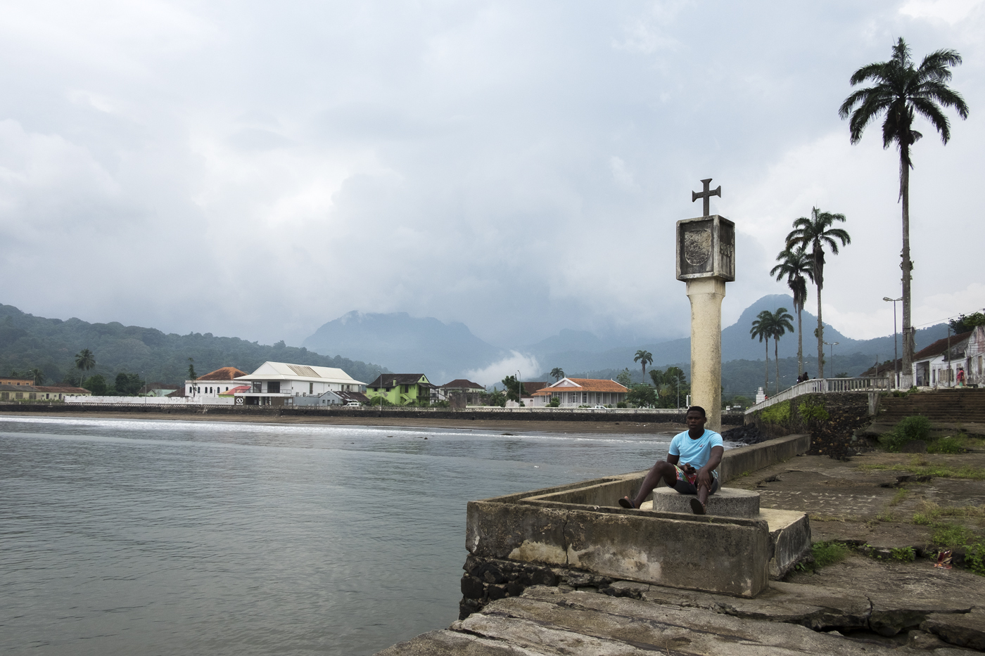 Diário de viagem documental construído em São Tomé e Príncipe em 2016
